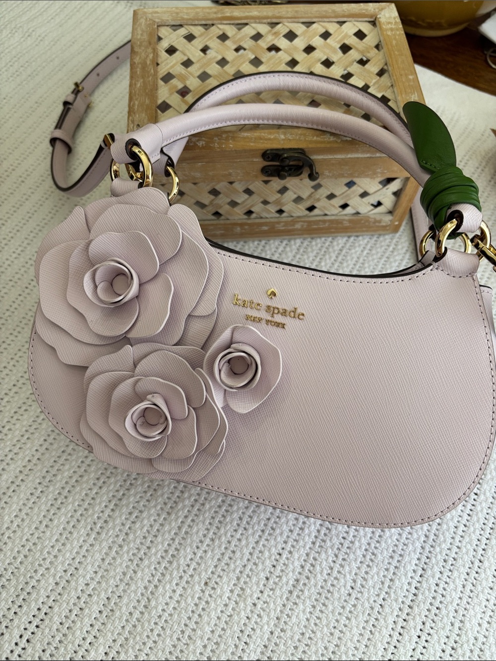 kate spade pale pink leather shoulder bag with floral appliqués - Picture 5 of 5